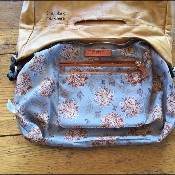 Sold - Hobo International Leather Shoulder Bag - Picture 12 of 16